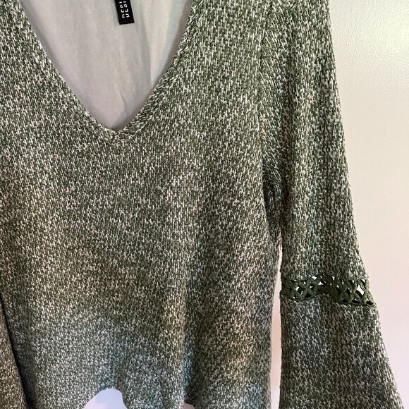 V-neck Knit Sweater with Bell Sleeve - Picture 3 of 4